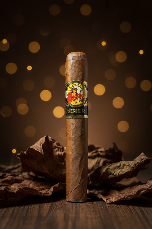 La Gloria Cubana Serie R Robusto - Editorial Style